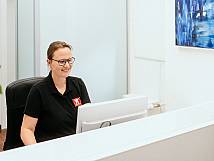 Simone Richter am Empfang